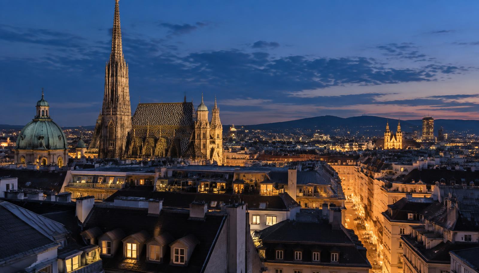 Wiener Innenstadt mit Stephansdom in der blauen Stunde